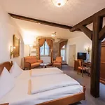 Goldener Loewe Отель 4*
