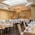 Goldener Loewe Отель 4*