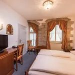 Отель Goldener Loewe 4*