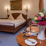 Goldener Loewe Отель 4*