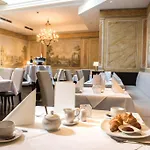 Goldener Loewe Отель 4*