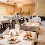 Goldener Loewe Отель 4*