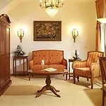 Отель Goldener Loewe 4*