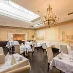 Отель Goldener Loewe 4*