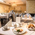 Goldener Loewe Отель 4*