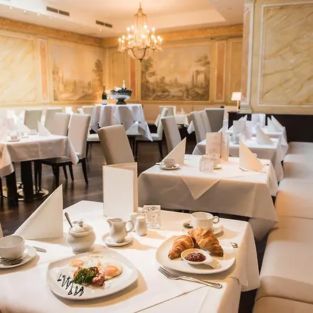 Goldener Loewe Hotel 4*