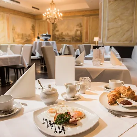 Otel Goldener Loewe 4*