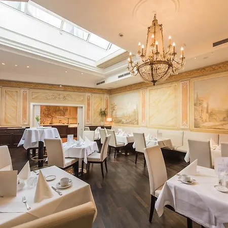 Hotel Goldener Loewe 4*